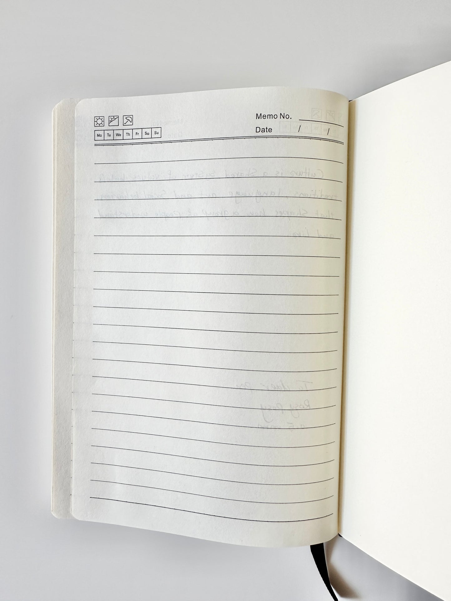 دفتر جلد اسود مخطط