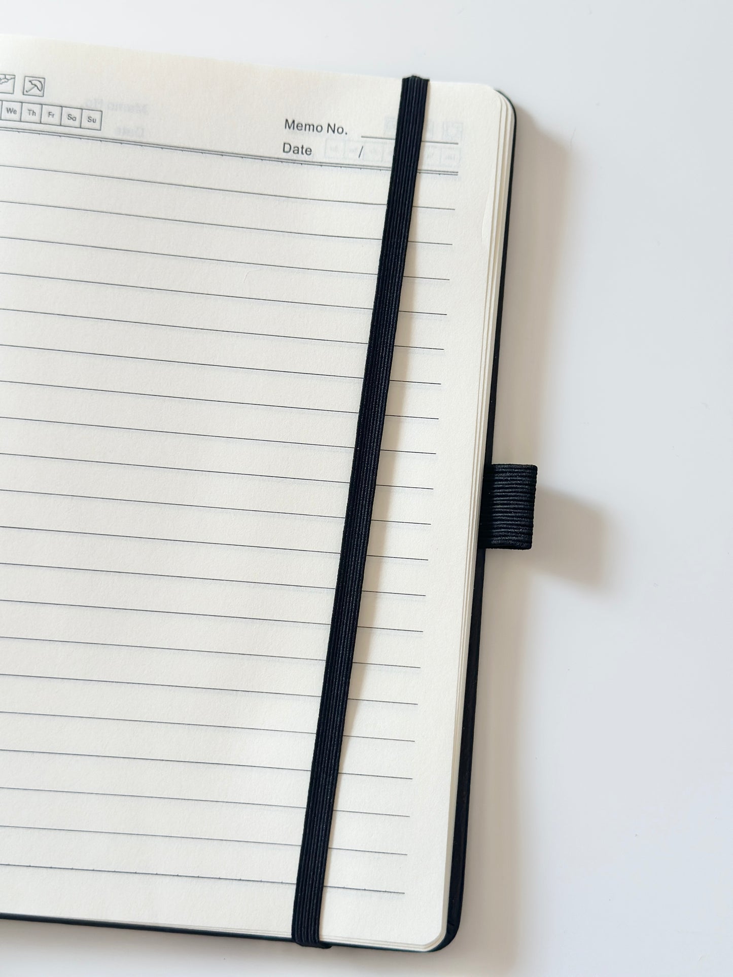 دفتر جلد اسود مخطط