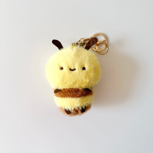 مدالية دمية النحلة