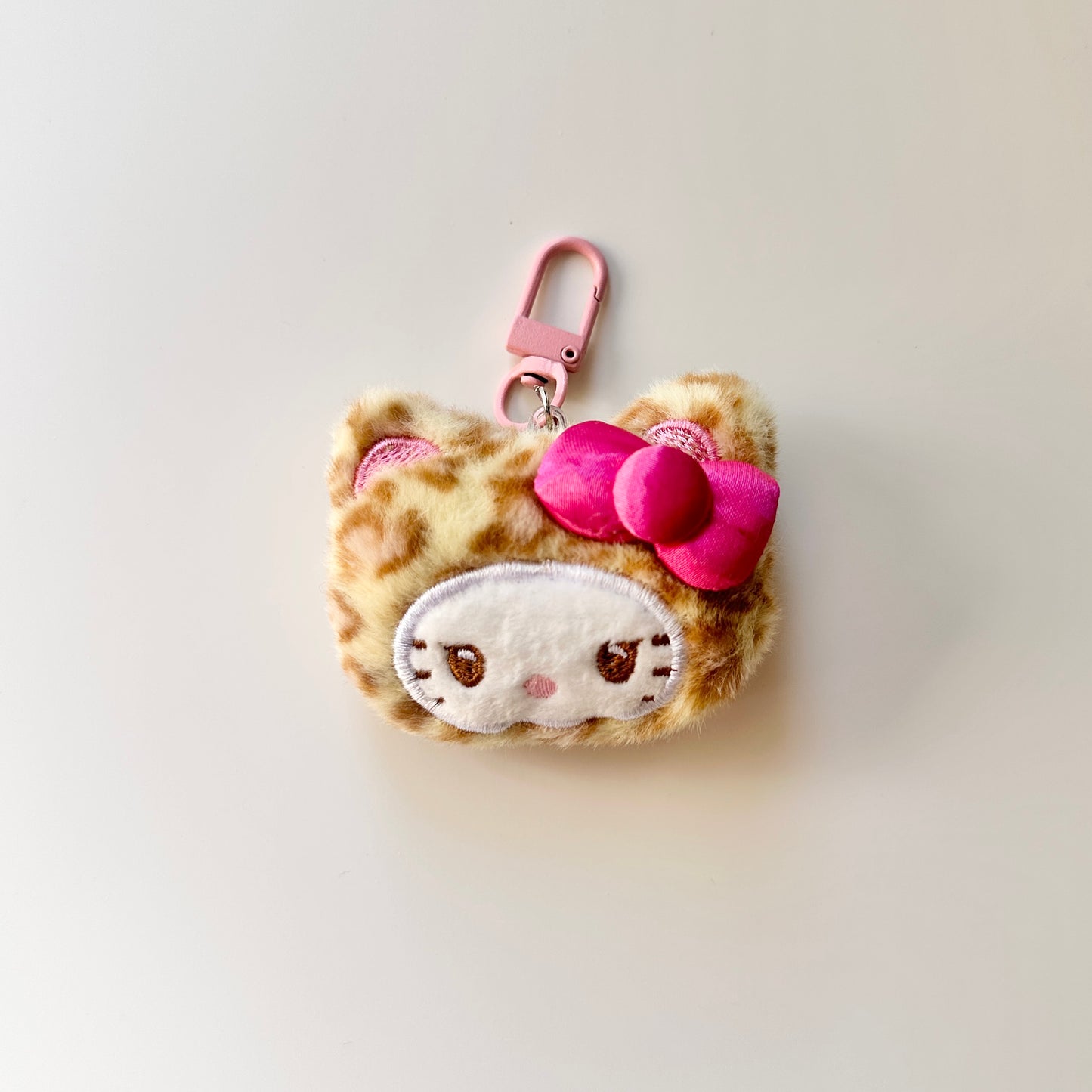 مداليات هيلوكيتي وسينامورول ( حجم صغير )