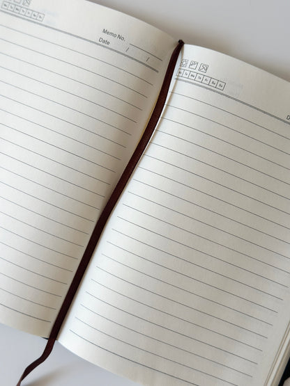 دفتر جلد اسود مخطط