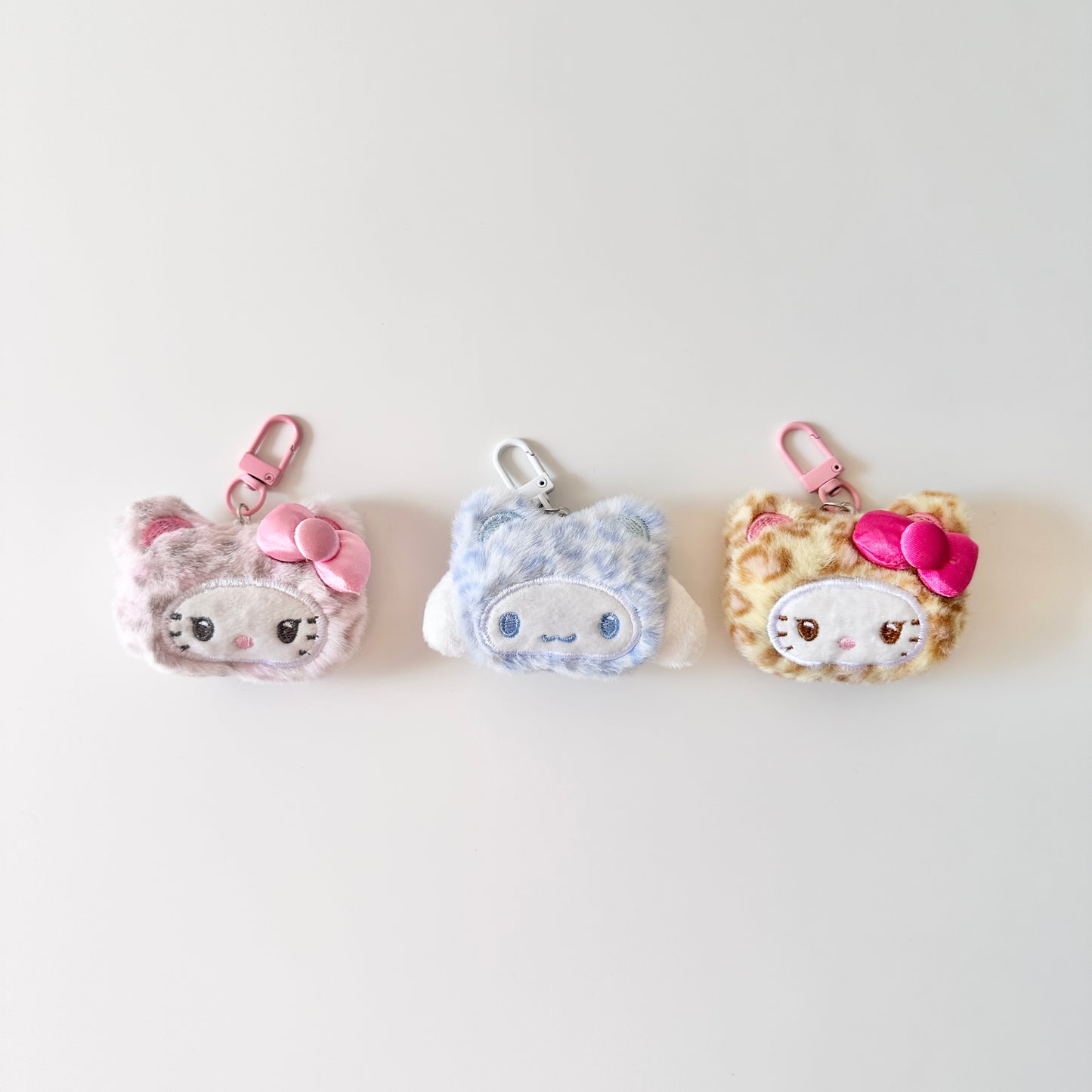 مداليات هيلوكيتي وسينامورول ( حجم صغير )